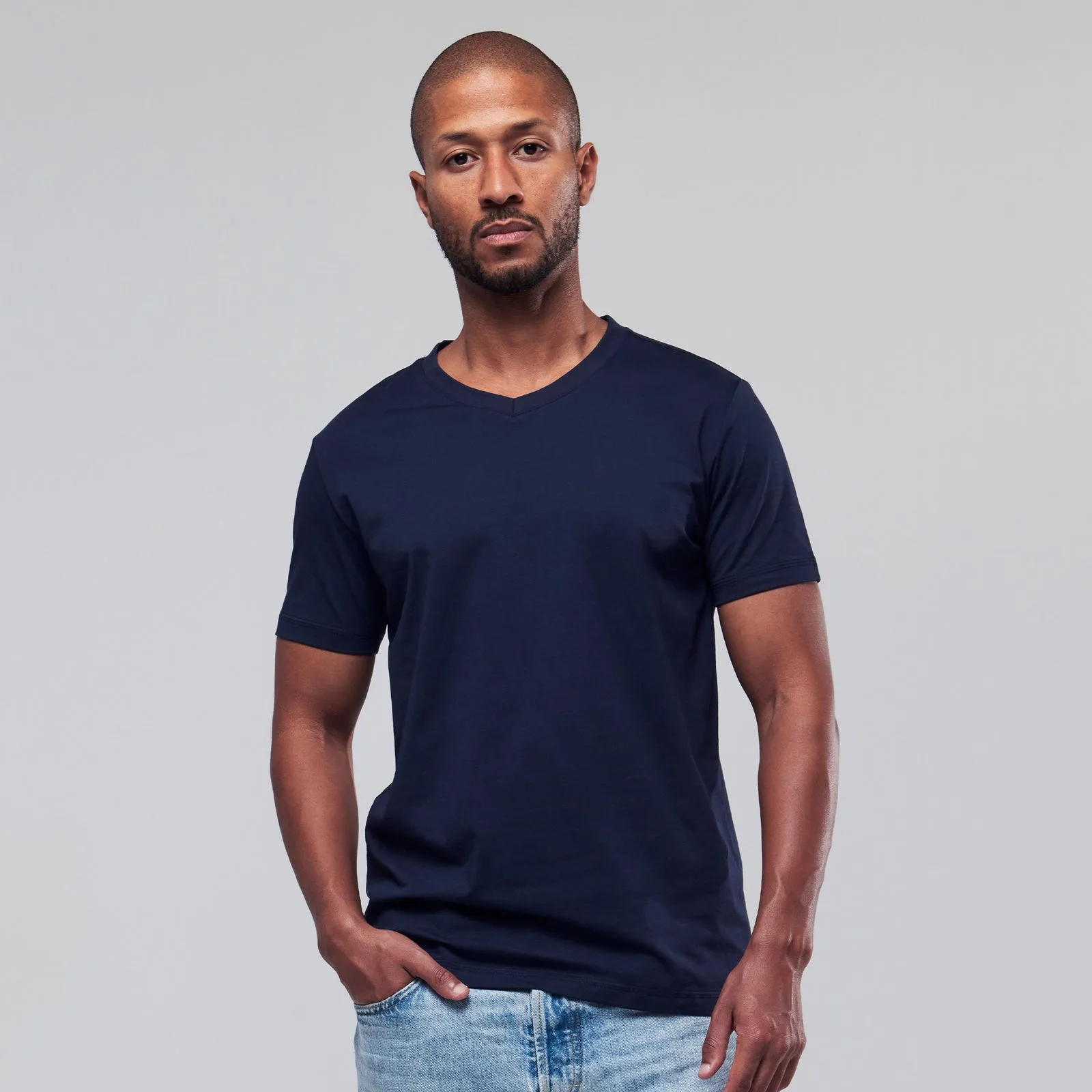 Le t-shirt col V