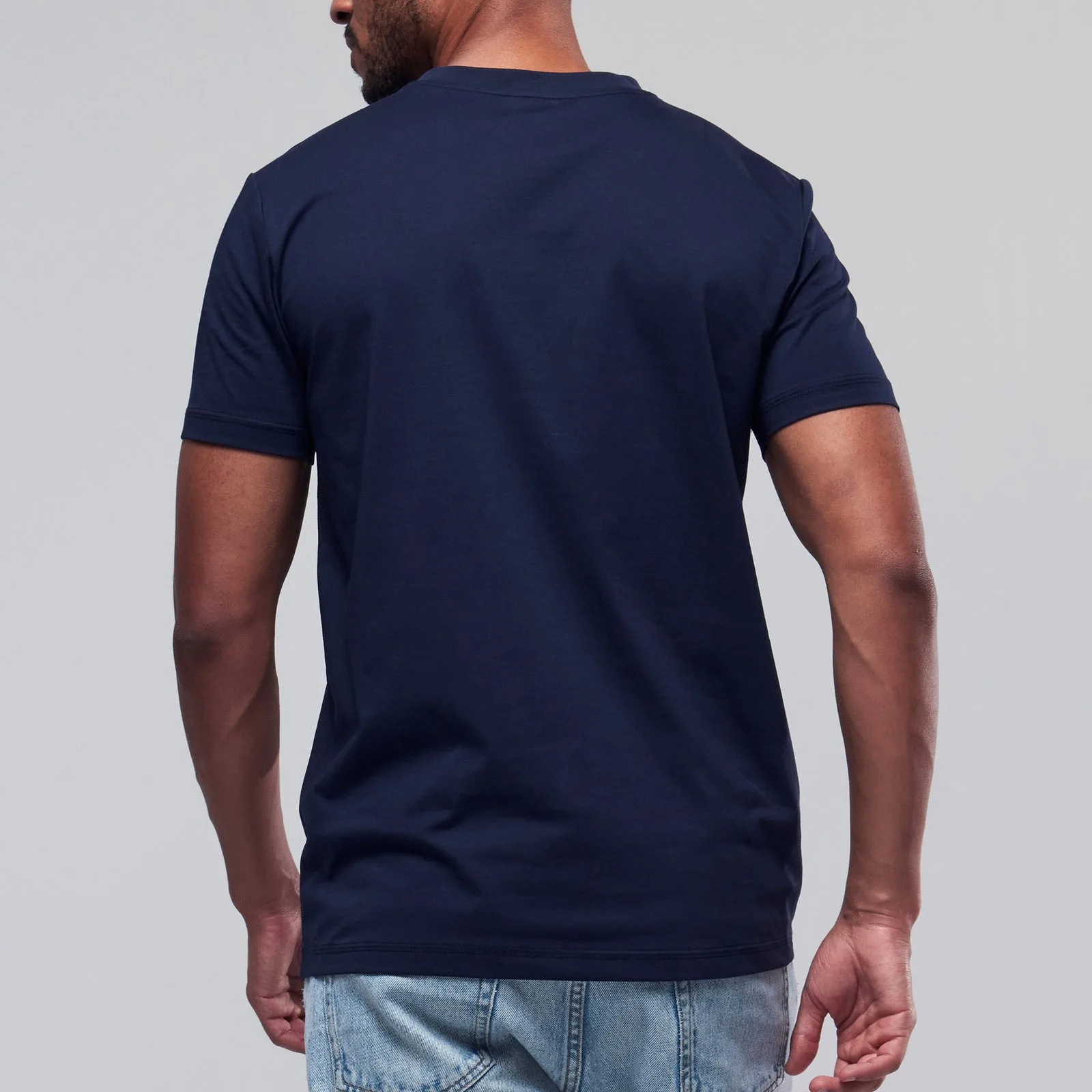 Le t-shirt col V