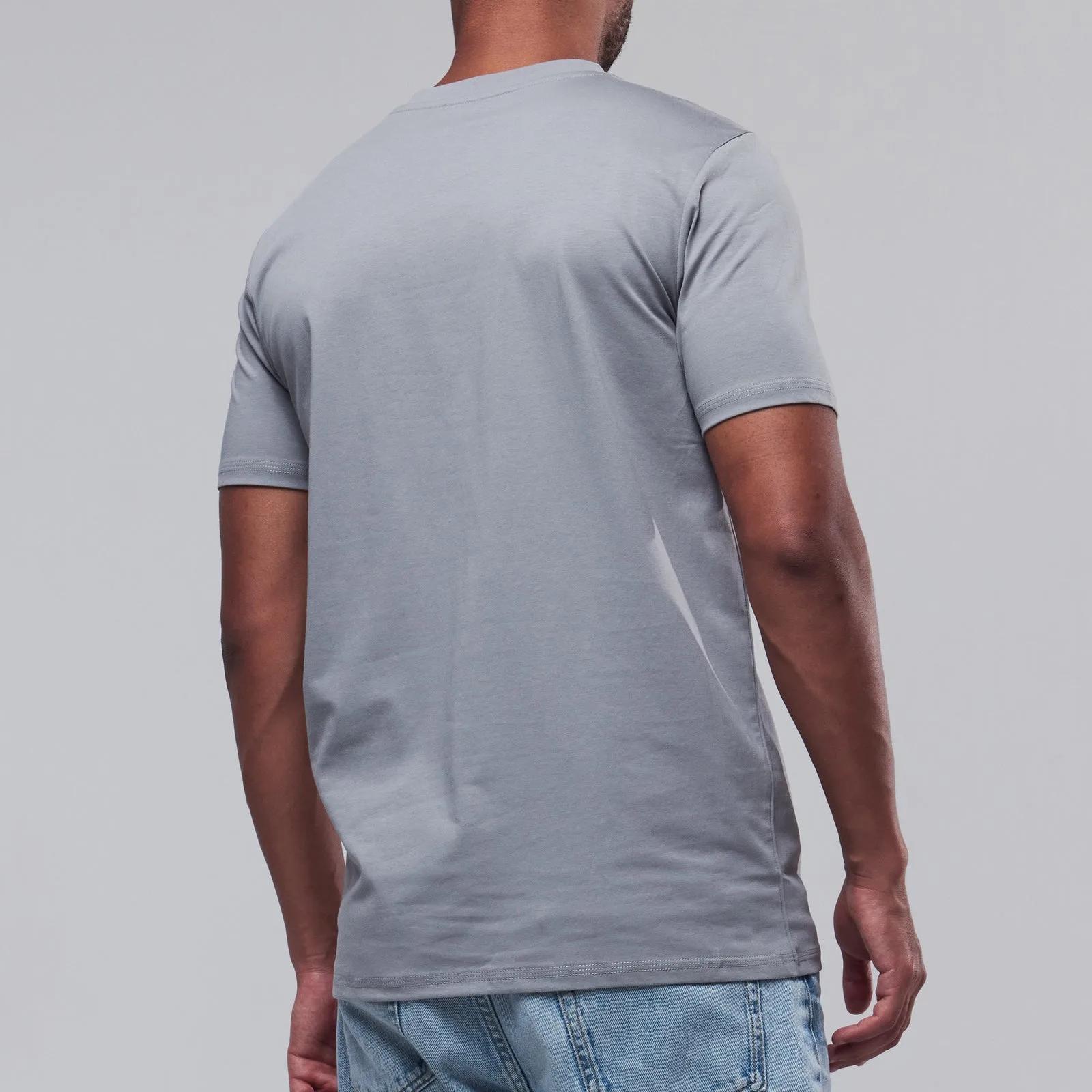 Le t-shirt col V